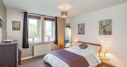 Home-from-home; 10 mins from city centre; Free on-street parking; Well-equipped