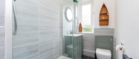 Combined shower/tub, hair dryer, towels, soap