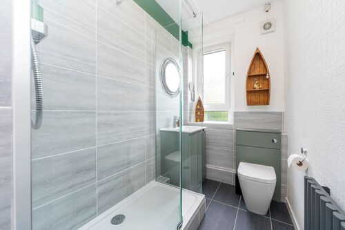 Home-from-home; 10 mins from city centre; Free on-street parking; Well-equipped