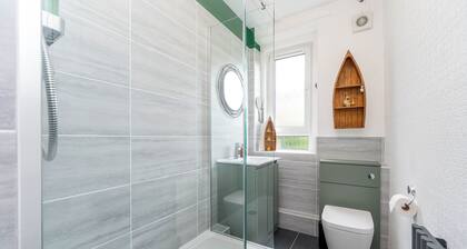 Home-from-home; 10 mins from city centre; Free on-street parking; Well-equipped
