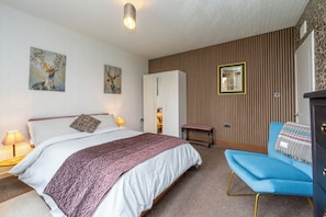 1 bedroom, in-room safe, iron/ironing board, free WiFi - Home-from-home; 10 mins from city centre; Free on-street parking; Well-equipped (Edinburgh)