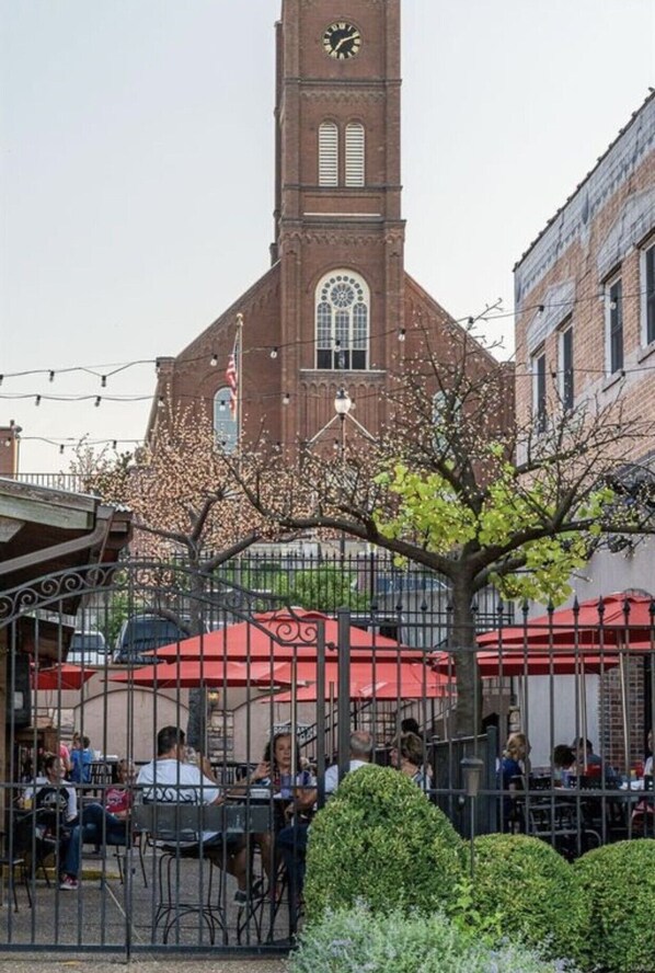 تناول الطعام بالخارج