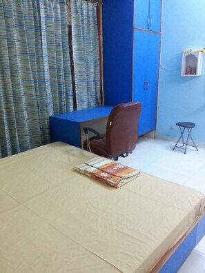 1 bedroom, desk, iron/ironing board, free WiFi