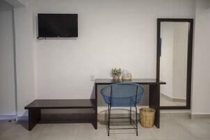 Senior Double Room | Desk, laptop workspace, free WiFi, bed sheets