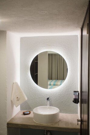 Family Room | Bathroom | Shower, rainfall showerhead, towels - Hotel Camino Del Sol (Puerto Escondido)