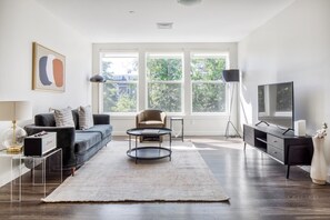 テレビ、ステレオ