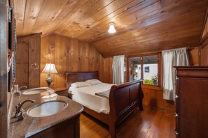 3 عدّة غرف نوم ومكتب وملاءات أسرّة