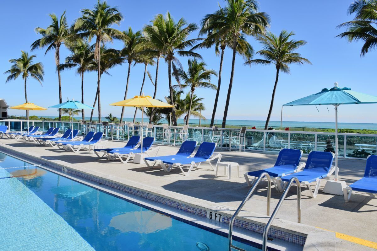Tropical Dream! On-site Pool, Tennis Courts, Short Drive to Art Deco District!