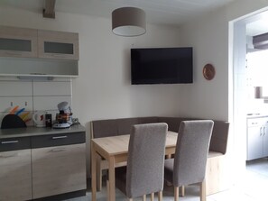 Dining - APARTMENT SAINT CYPRIEN OFF SEASON 250 € WEEK  (Saint-Cyprien)