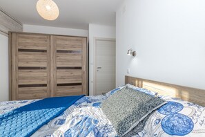 2 soverom, skrivebord, wi-fi (inkludert) og sengetøy