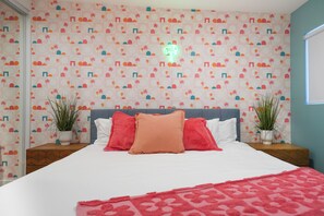 2 slaapkamers, een strijkplank/strijkijzer, gratis wifi, beddengoed