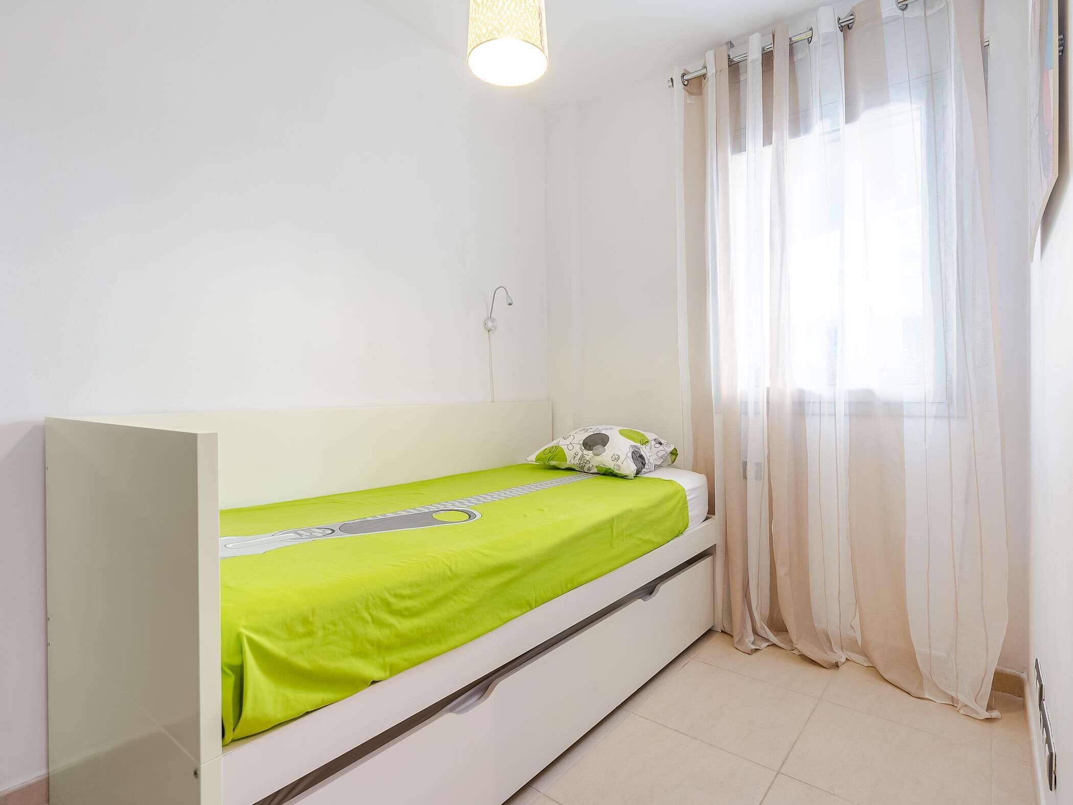 2 slaapkamers, een strijkplank/strijkijzer, gratis internet, beddengoed