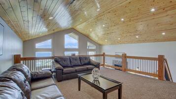 Smart TV, fireplace, DVD player, table tennis