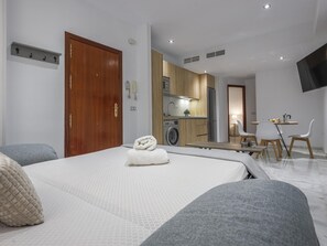 2 bedrooms, iron/ironing board, Internet, bed sheets