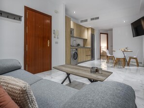 TV - ELEGANT APARTMENT IN THE HEART OF SEVILLA- TRIANA (Sevilla)