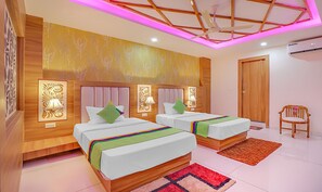 Individually furnished, desk, iron/ironing board, rollaway beds - Treebo Royal Mirage, Bhupatwala (Haridwar)