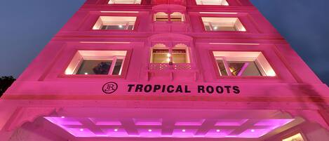 Façade de l’hébergement - soirée/nuit