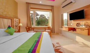 Individually furnished, desk, iron/ironing board, rollaway beds - Treebo Royal Mirage, Bhupatwala (Haridwar)