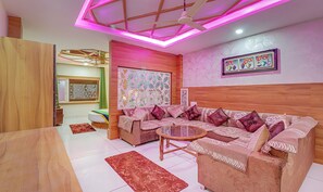 Deluxe room with Living room | Individually furnished, desk, iron/ironing board, rollaway beds - Treebo Royal Mirage, Bhupatwala (Haridwar)