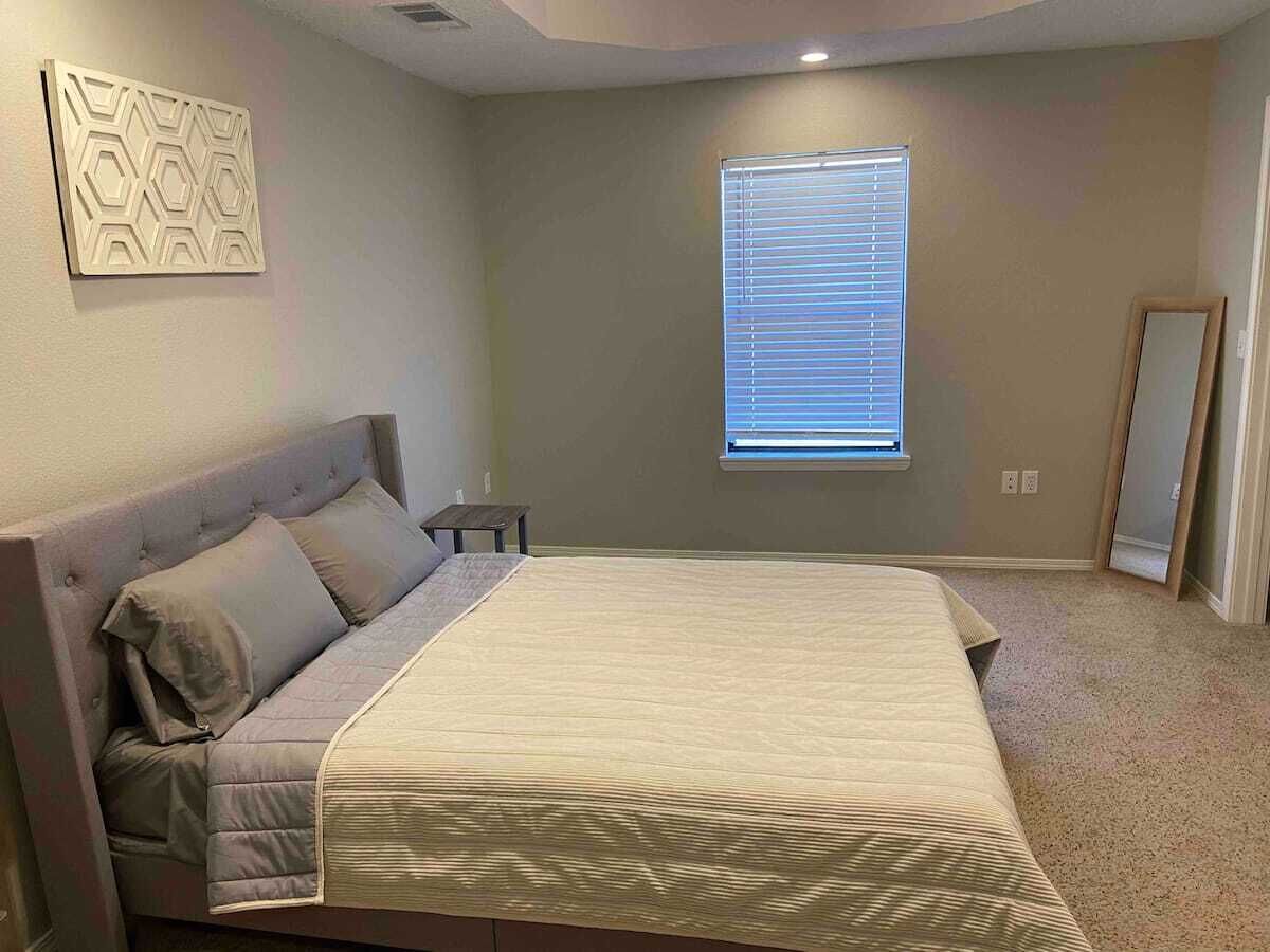 2 habitaciones, escritorio, tabla de planchar con plancha y wifi 