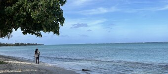 Beautiful Fully Furnished Studio across PauPau Beach