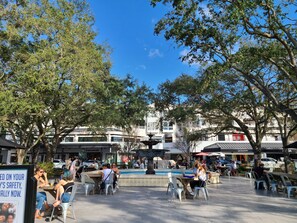 Outdoor dining - Best Location in Hyde Park, South Tampa (Tampa)