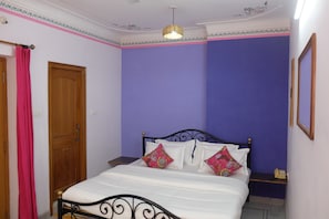 Rollaway beds, free WiFi, bed sheets