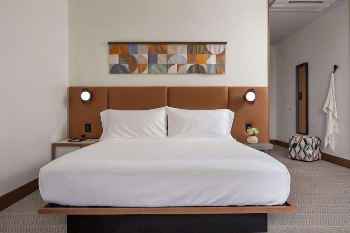 Deluxe King Room
