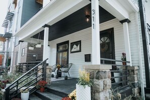 Exterior detail - Renovated. Modern. Downtown + 1.5 Miles to Stadium (Ann Arbor)