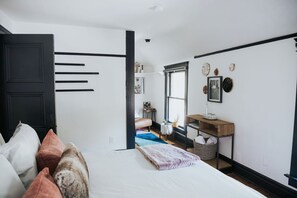 3 bedrooms, travel cot, free WiFi, bed sheets