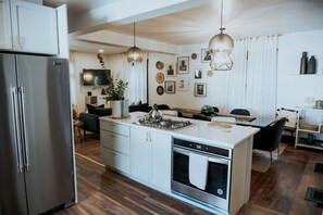 Fridge, microwave, oven, stovetop - Renovated. Modern. Downtown + 1.5 Miles to Stadium (Ann Arbor)