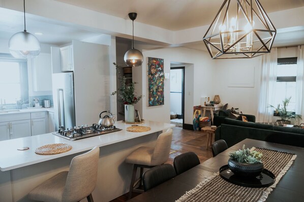 Dining - Renovated. Modern. Downtown + 1.5 Miles to Stadium (Ann Arbor)