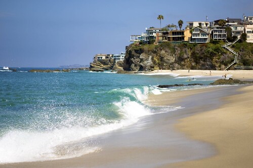 Walk to Strands Beach - updated, comfortable and quiet