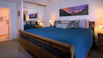 2 bedrooms, travel crib, WiFi, bed sheets