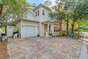 Terrace/patio - Bring Fido! Stylish 4BR Home in Eastern Lake (Santa Rosa Beach)