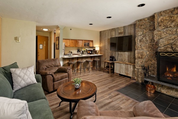 Enjoy a light breakfast or dinner at the breakfast bar or stroll to the restaurants in the village just steps away!