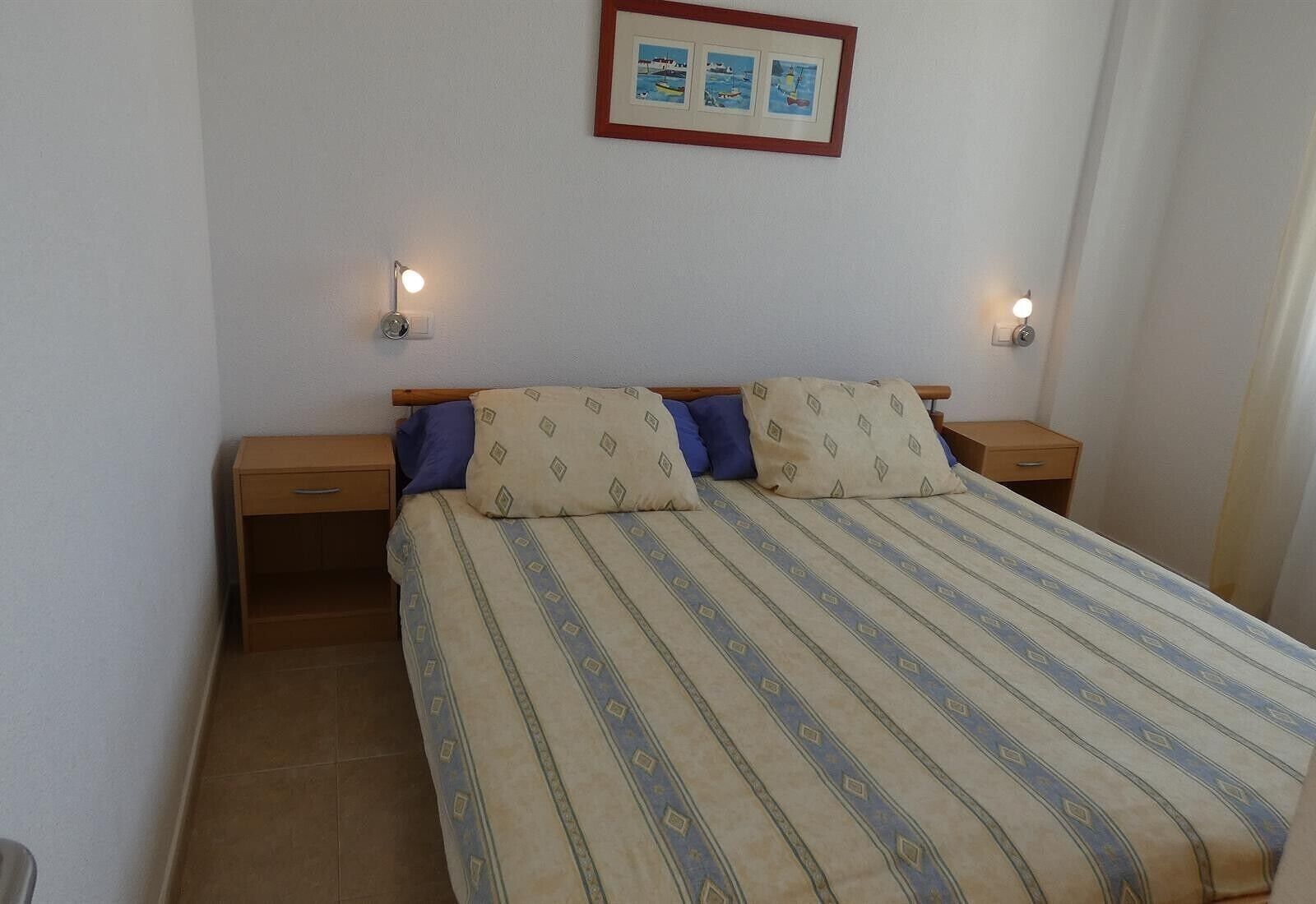 2 室の ベッドルーム、アイロン / アイロン台、WiFi (無料)、ベッドシーツ