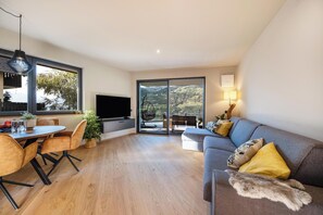 TV - New Opening - "Apartment 16" with Mountain View, Terrace & Wi-Fi (Karneid)