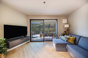 TV - New Opening - "Apartment 16" with Mountain View, Terrace & Wi-Fi (Karneid)