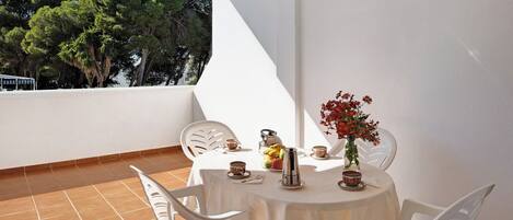 屋外ダイニングエリア