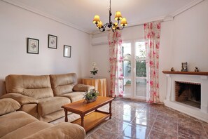 TV - Apartment "Atalaya" With Sea Views and a Terrace (Conil de la Frontera)