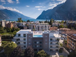 Vista frontal de la propiedad