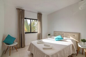 5 bedrooms, iron/ironing board, free WiFi, bed sheets - Villa Casa do Cerro with Pool, Garden & Wi-Fi (Boliqueime)