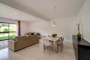 Interior - Villa Casa do Cerro with Pool, Garden & Wi-Fi (Boliqueime)