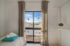 5 chambres, fer et planche à repasser, Wi-Fi gratuit, draps fournis