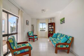 Télévision, lecteur de DVD, chaîne hi-fi