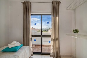 5 bedrooms, iron/ironing board, free WiFi, bed sheets - Villa Casa do Cerro with Pool, Garden & Wi-Fi (Boliqueime)