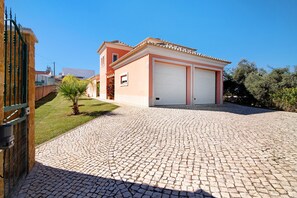 Exterior - Villa Casa Tulipas with Mountain View, Pool, Wi-Fi, A/C & Garden (Loulé)