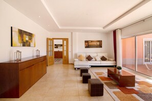 Interior - Villa Casa Tulipas with Mountain View, Pool, Wi-Fi, A/C & Garden (Loulé)