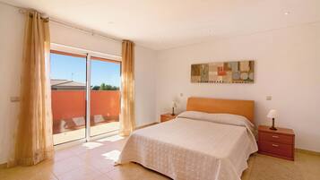 3 chambres, fer et planche Ă repasser, Wi-Fi gratuit, draps fournis